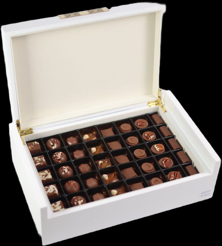 Wooden center  engraving -صندوق خشبي بزخرفه عربيه بالوسط