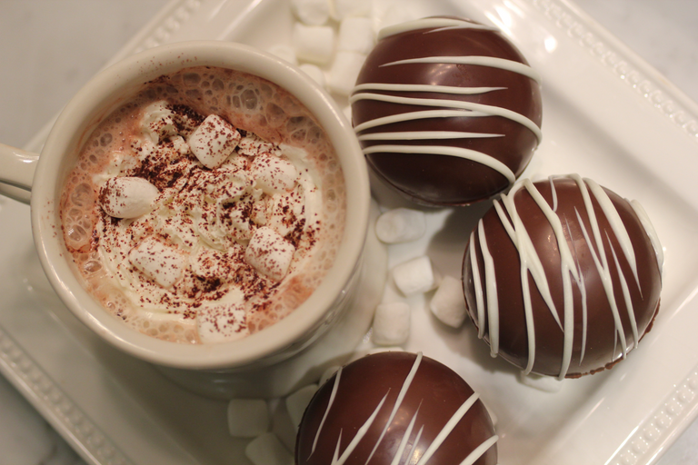 Hot chocolate bomb -قنبلة الشوكولاتة الساخنة