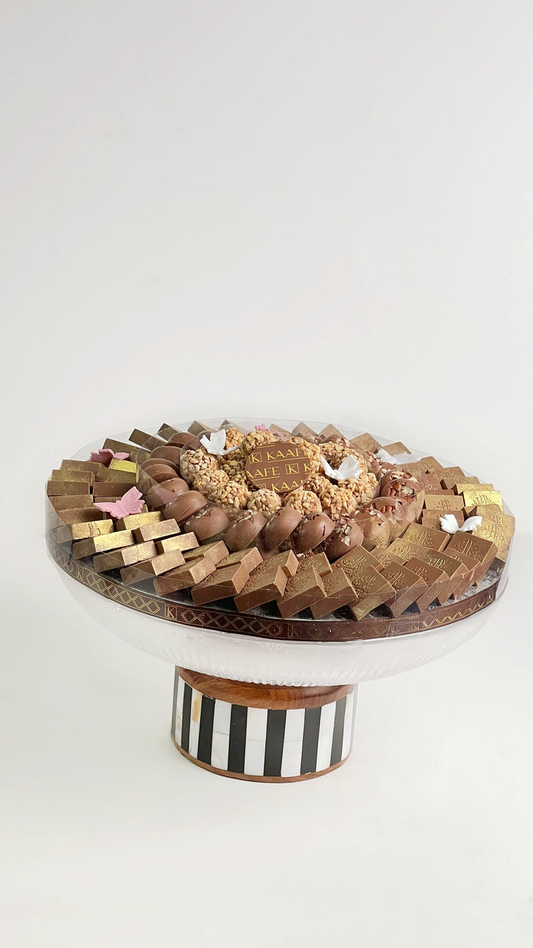 Mother of pearl stand with chocolate   ستاند عرق اللؤلؤ مع الشوكولاتة