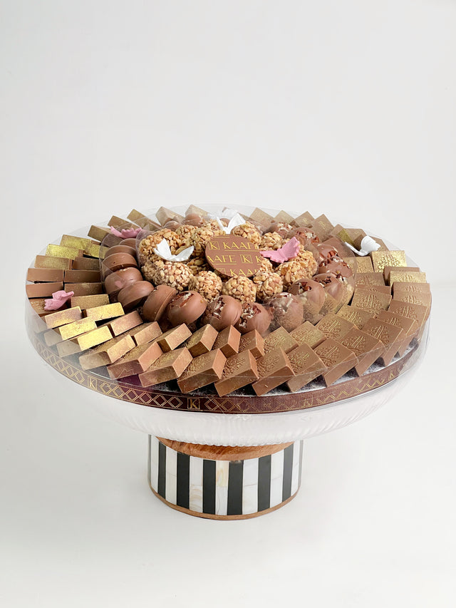 Mother of pearl stand with chocolate   ستاند عرق اللؤلؤ مع الشوكولاتة