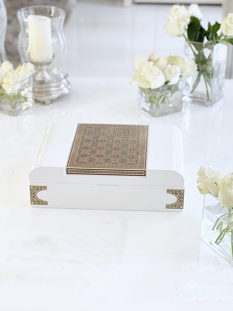 WOODEN  SHINY SIDE ENGRAVING  BOX - صندوق حفر جانبي خشبي لامع