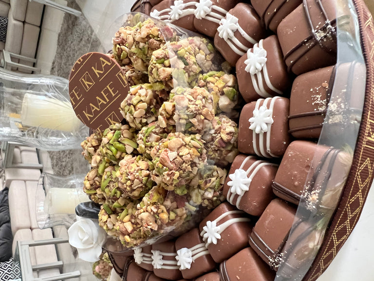 Marble stand with chocolate منتجاتستاند رخام بالشوكولاتة
