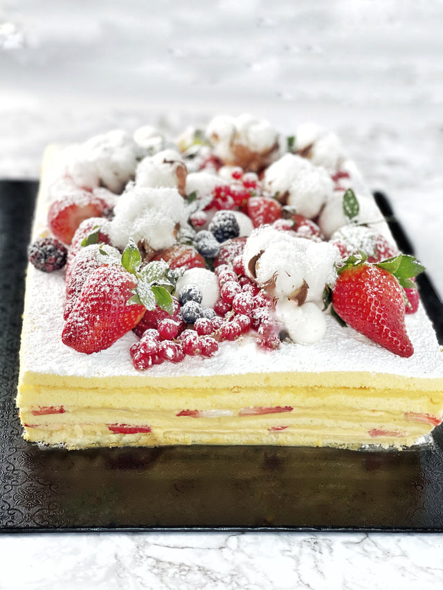 Strawberry snow cake - كيكة السنو بالفراولة