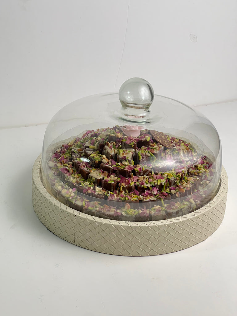 leather round tray with Dates & sauce