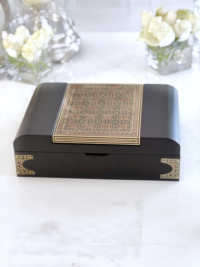 WOODEN  SHINY SIDE ENGRAVING  BOX - صندوق حفر جانبي خشبي لامع
