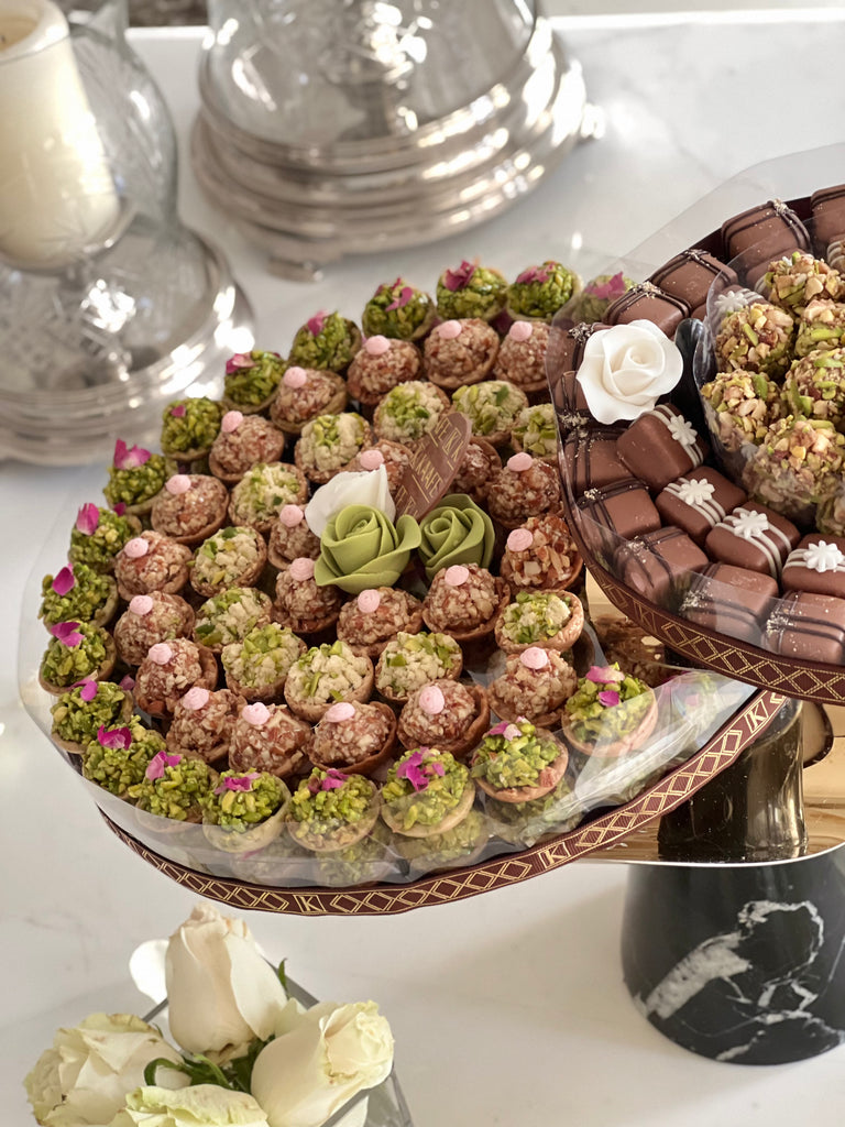 Marble stand with chocolate منتجاتستاند رخام بالشوكولاتة
